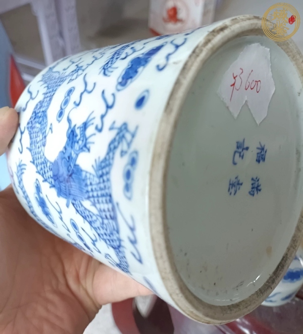 古玩陶瓷龍紋青花茶葉罐真品鑒賞圖