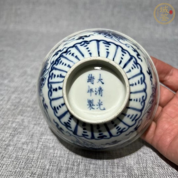 古玩陶瓷青花纏枝花卉紋茶碗真品鑒賞圖