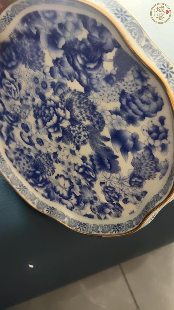 古玩陶瓷青花貼花花卉紋盤真品鑒賞圖