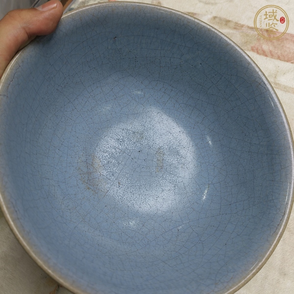 古玩陶瓷鈞窯天藍(lán)釉茶碗真品鑒賞圖