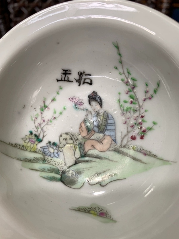 古玩陶瓷粉彩桃花美女詩文高足盤拍賣，當(dāng)前價(jià)格380元