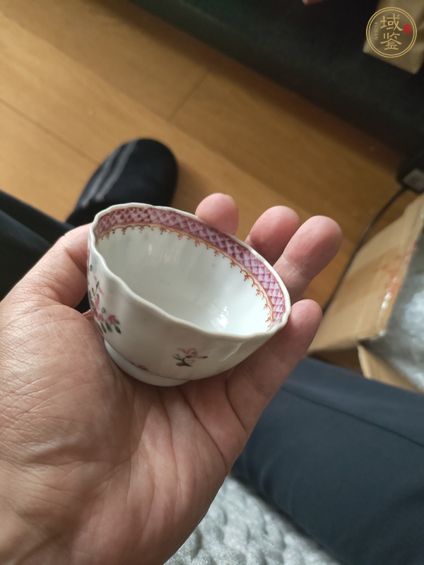 古玩陶瓷廣彩花卉紋茶杯真品鑒賞圖