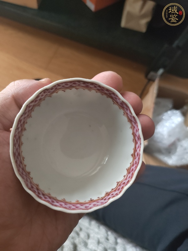 古玩陶瓷廣彩花卉紋茶杯真品鑒賞圖