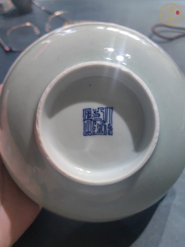 古玩陶瓷豆青釉茶碗真品鑒賞圖