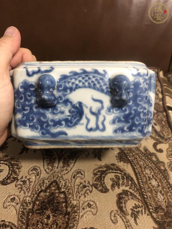 古玩陶瓷青花趕珠龍紋蓋盒真品鑒賞圖