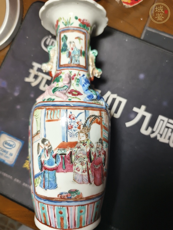 古玩陶瓷粉彩人物故事花口瓶真品鑒賞圖