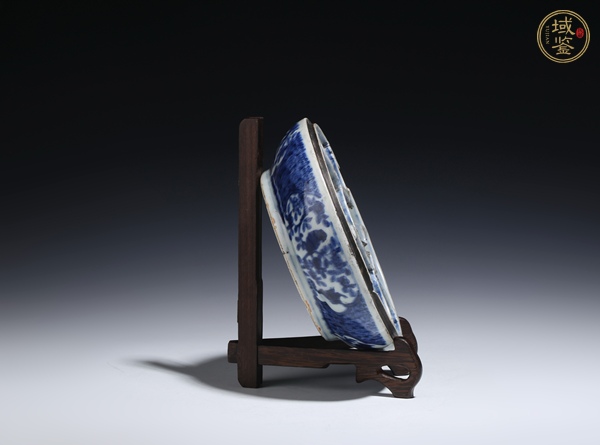 古玩陶瓷青花格盒真品鑒賞圖