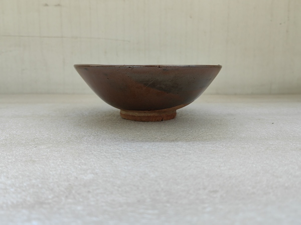 古玩陶瓷清早期褐釉碗拍賣,當前價格198元