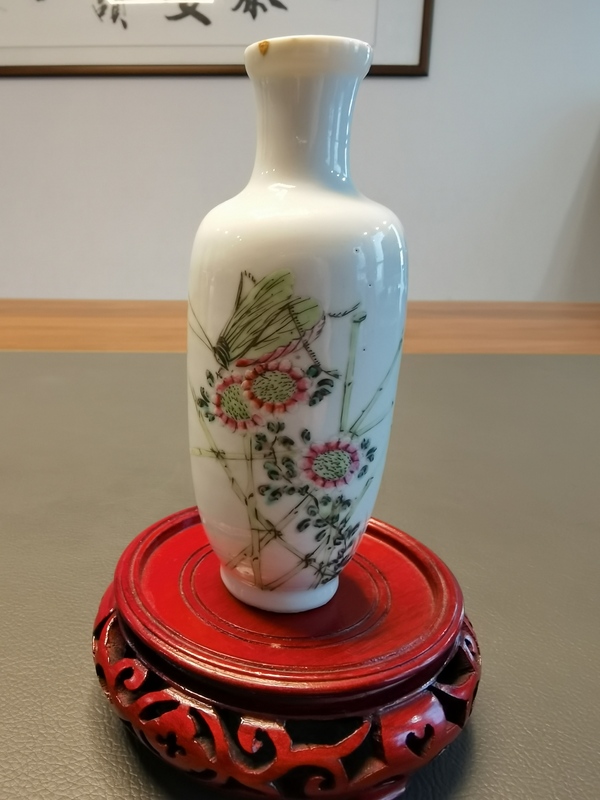 古玩陶瓷乾隆御製款粉彩蟲草紋盤口瓶拍賣,當前價格750元