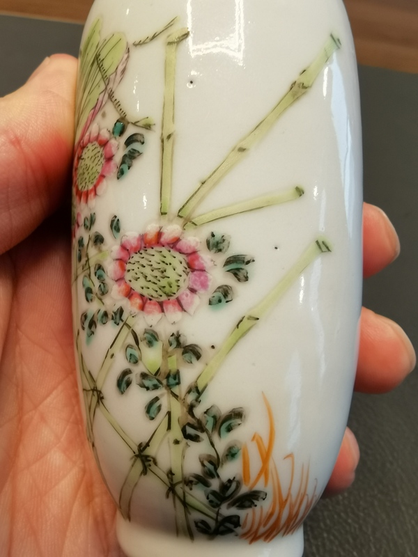 古玩陶瓷乾隆御製款粉彩蟲草紋盤口瓶拍賣,當前價格750元