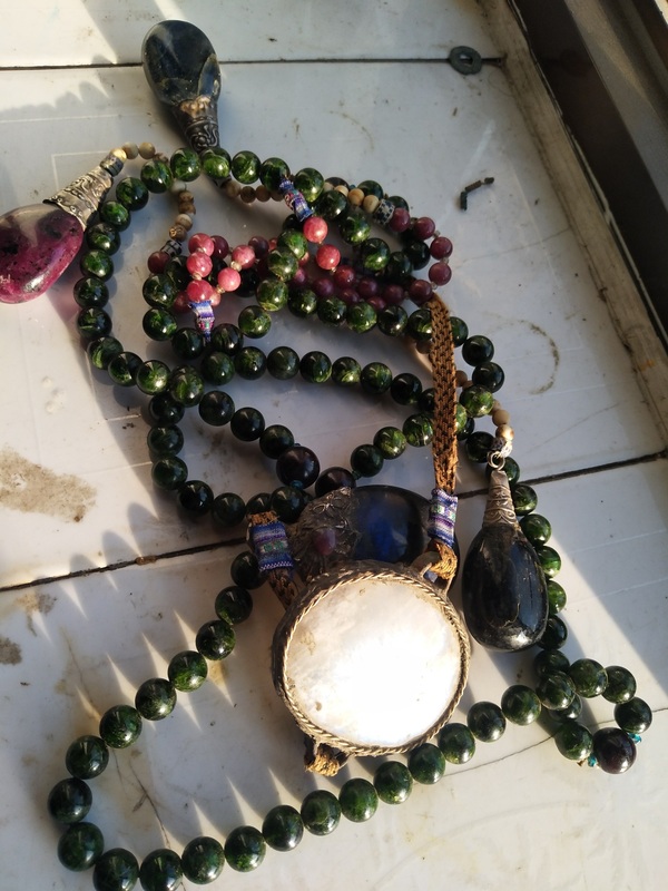 古玩雜項(xiàng)清中期三品官員佩戴的朝珠拍賣，當(dāng)前價(jià)格168888元