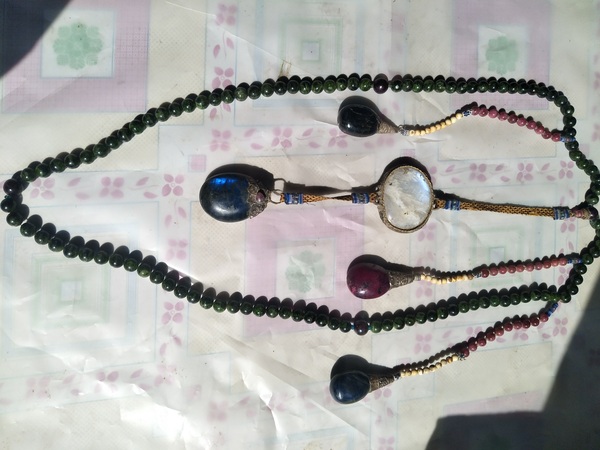 古玩雜項(xiàng)清中期三品官員佩戴的朝珠拍賣，當(dāng)前價(jià)格168888元
