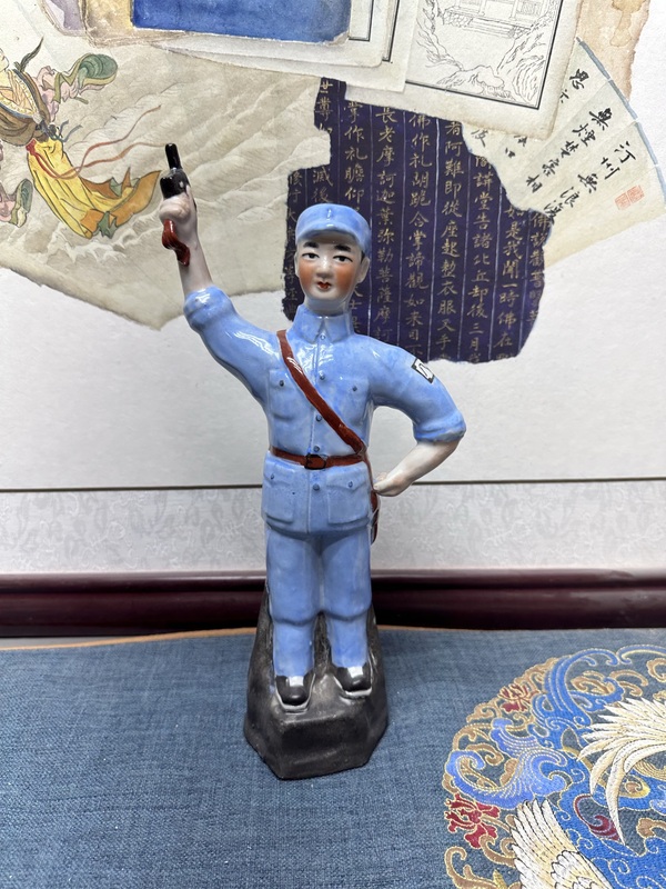 古玩陶瓷文革精品人物塑像拍賣,當前價格690元