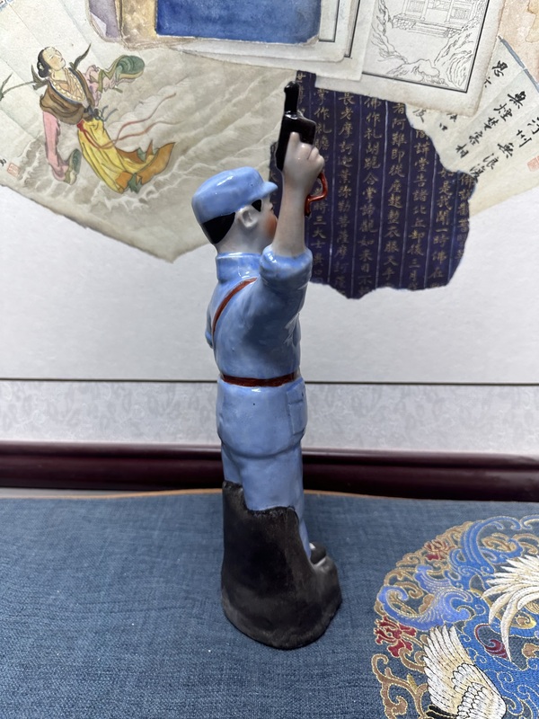 古玩陶瓷文革精品人物塑像拍賣,當前價格690元