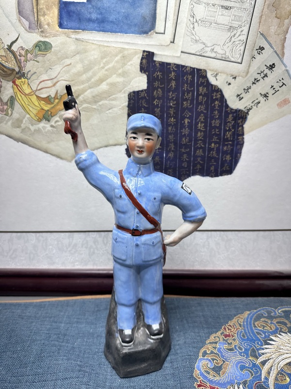 古玩陶瓷文革精品人物塑像拍賣,當前價格690元