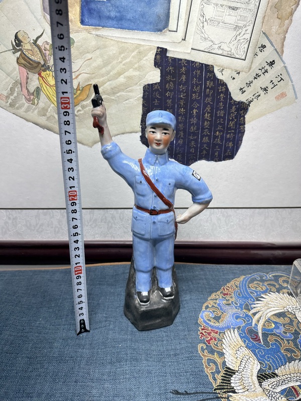 古玩陶瓷文革精品人物塑像拍賣,當前價格690元
