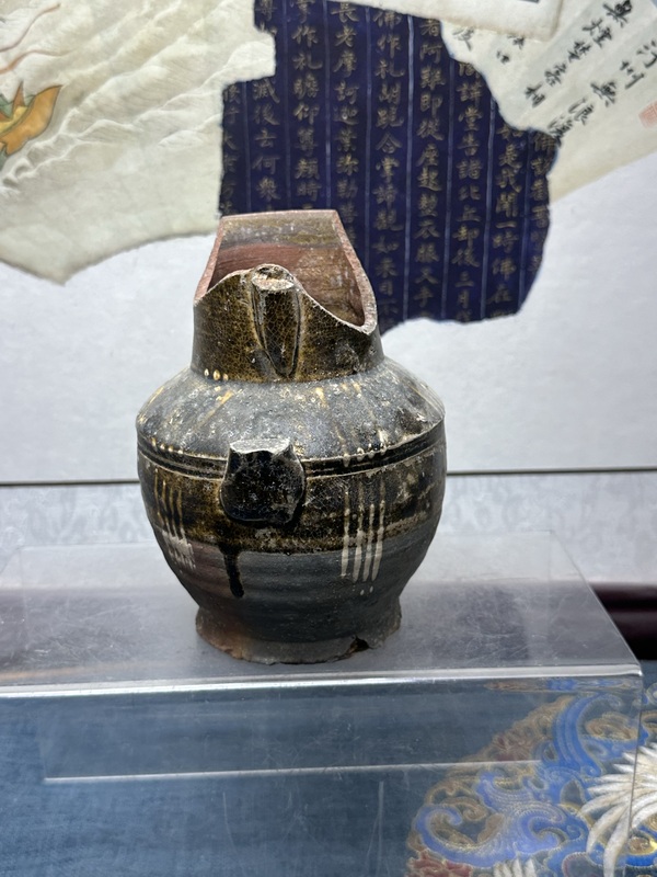 古玩陶瓷五代十國精品青釉壺標(biāo)本拍賣，當(dāng)前價(jià)格189元