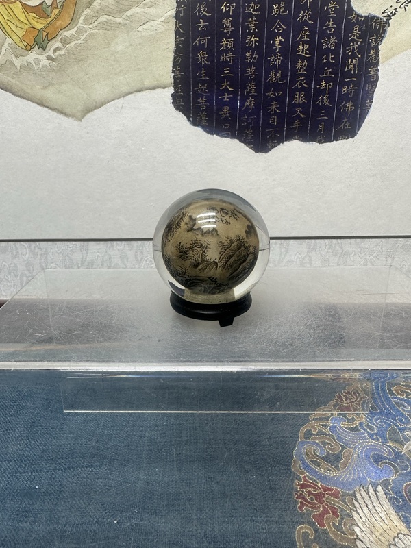 古玩陶瓷創(chuàng)匯精品山水紋內(nèi)畫水晶球拍賣,當(dāng)前價(jià)格89元