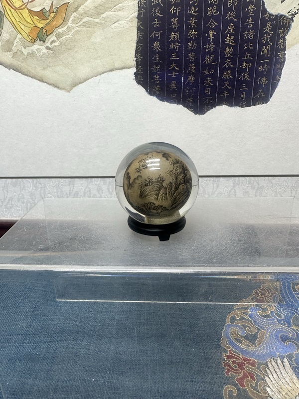古玩陶瓷創(chuàng)匯精品山水紋內(nèi)畫水晶球拍賣,當(dāng)前價(jià)格89元
