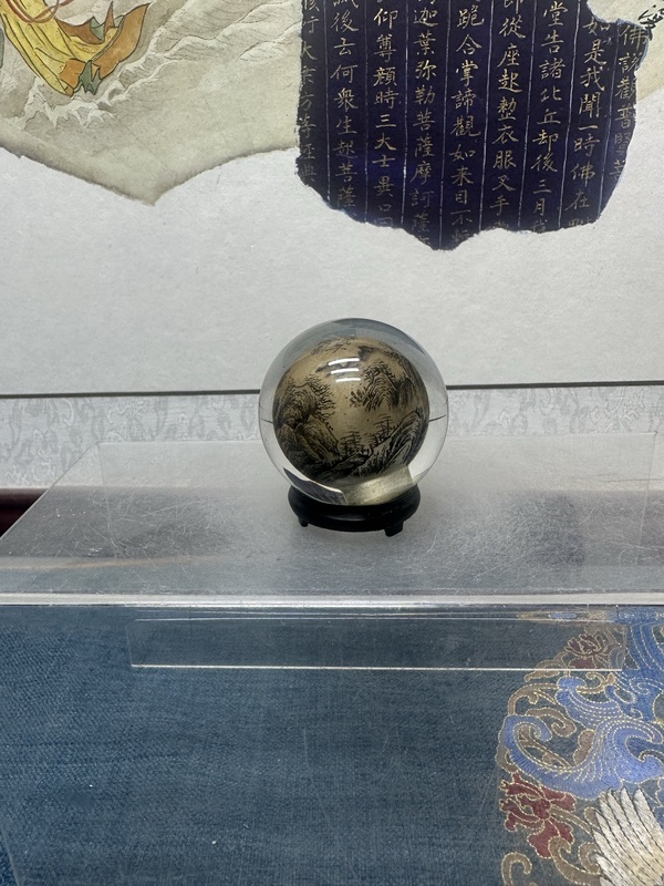 古玩陶瓷創(chuàng)匯精品山水紋內(nèi)畫水晶球拍賣,當(dāng)前價(jià)格89元