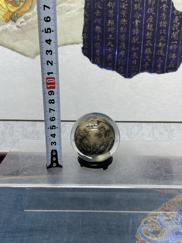 古玩陶瓷創(chuàng)匯精品山水紋內(nèi)畫水晶球拍賣,當(dāng)前價(jià)格89元