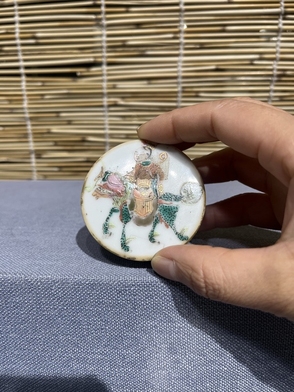 古玩陶瓷粉彩小蓋盒拍賣,當前價格1500元