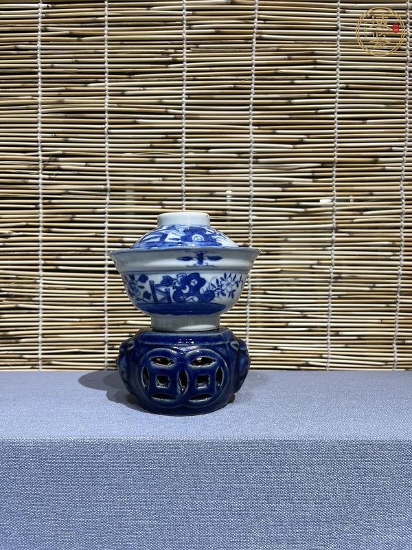 古玩陶瓷清中晚·青花花鳥紋蓋碗真品鑒賞圖