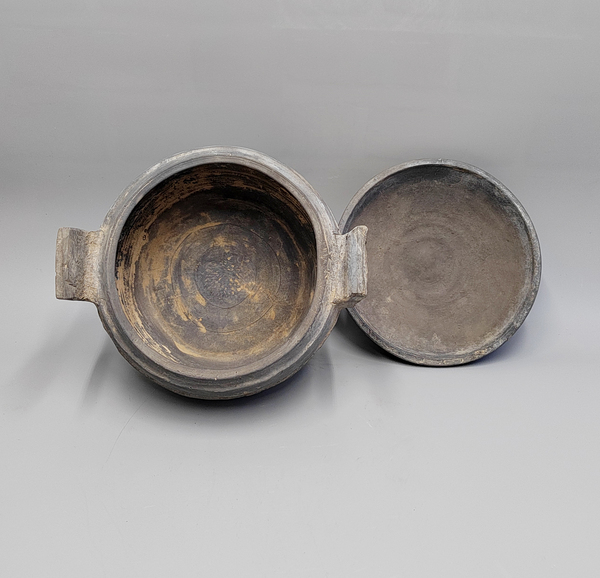 古玩陶瓷戰(zhàn)漢三足雙耳弦紋陶鼎【附證書】拍賣,當前價格4500元