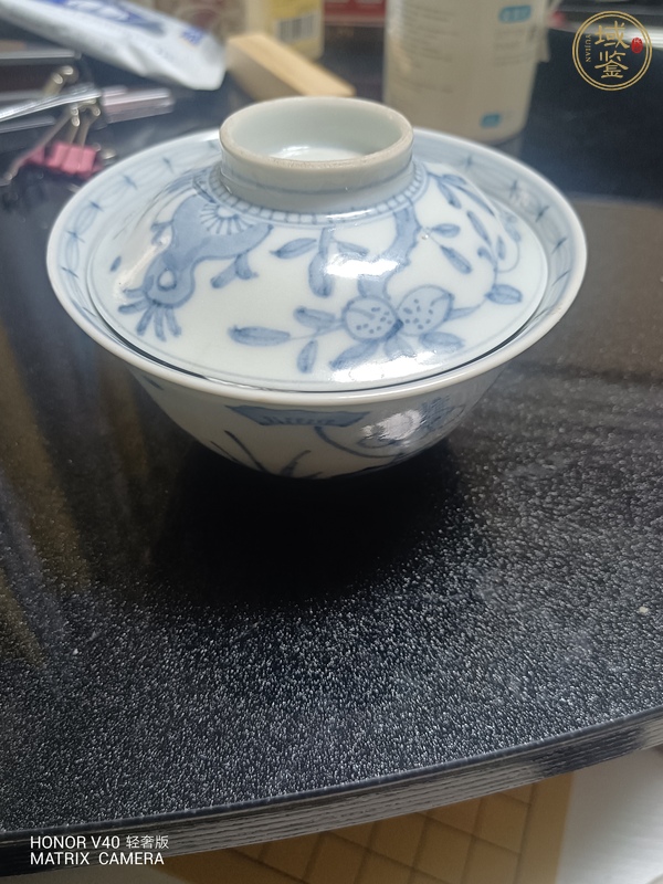 古玩陶瓷日本明治青花洞石花卉紋蓋碗真品鑒賞圖