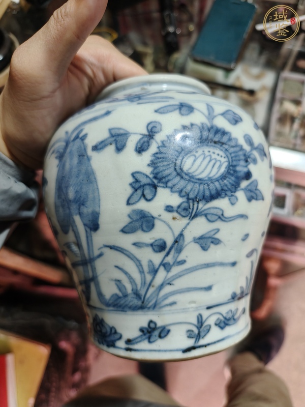 古玩陶瓷青花花卉紋罐真品鑒賞圖