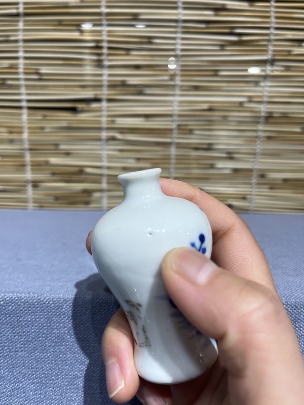 古玩陶瓷梅瓶式鼻煙壺拍賣,當前價格4200元