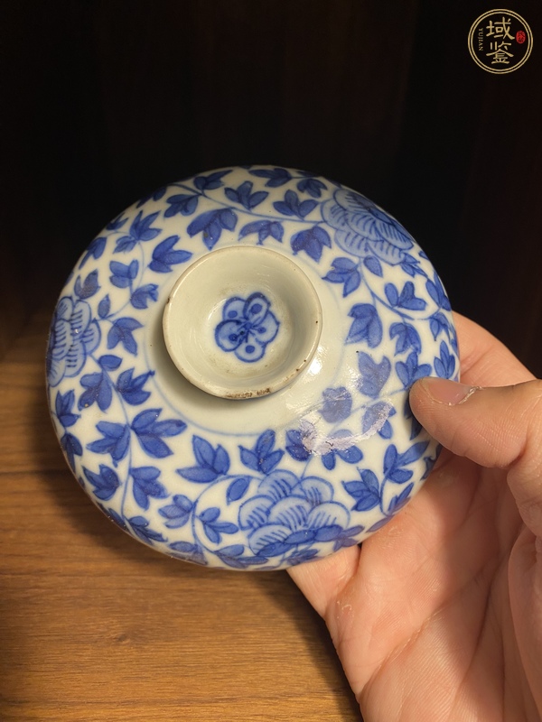 古玩陶瓷青花花卉紋蓋盒真品鑒賞圖