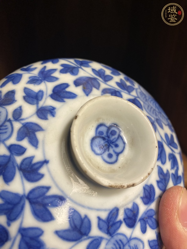 古玩陶瓷青花花卉紋蓋盒真品鑒賞圖