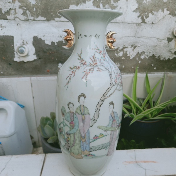 古玩陶瓷民國時期粉彩侍女桃花瓶拍賣,當前價格3000元