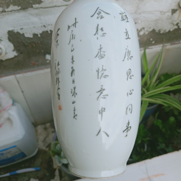 古玩陶瓷民國時期粉彩侍女桃花瓶拍賣,當前價格3000元