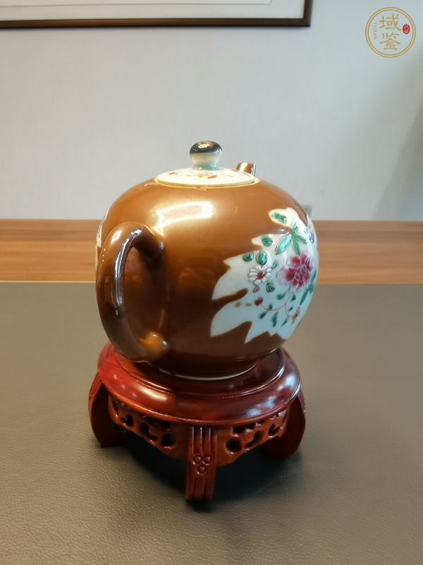 古玩陶瓷紫金釉開光粉彩花卉紋茶壺真品鑒賞圖