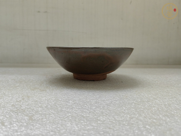 古玩陶瓷磁州窯紫金釉茶碗真品鑒賞圖