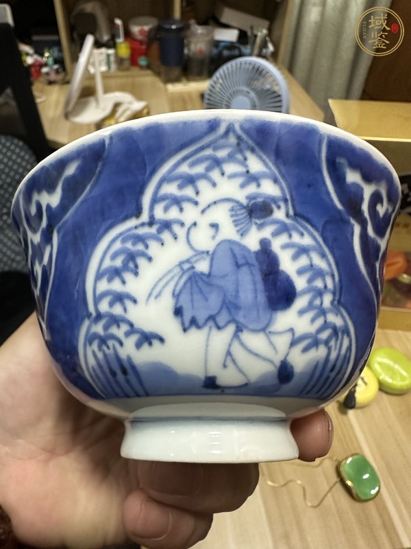 古玩陶瓷日本明治青花人物紋茶碗真品鑒賞圖