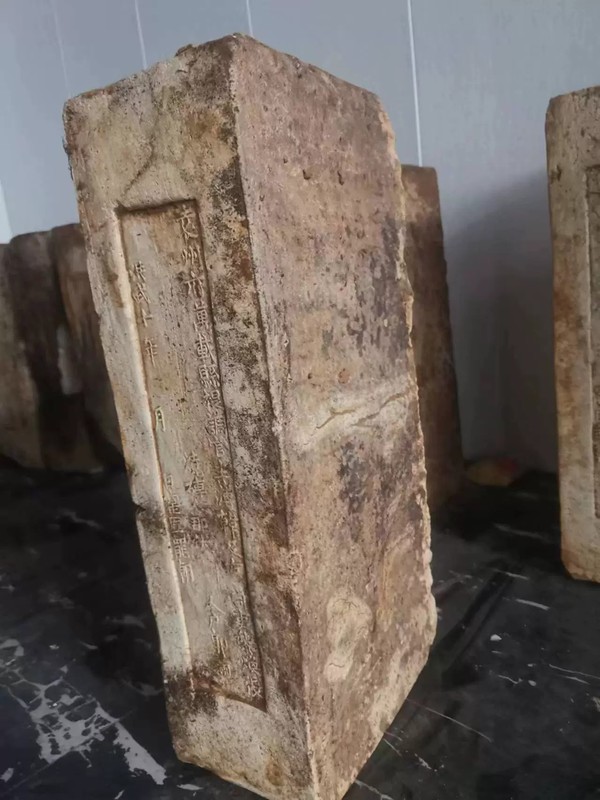 古玩雜項(xiàng)明洪武老城墻磚拍賣,當(dāng)前價格4000元