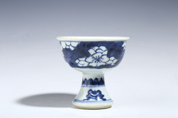 古玩陶瓷清康熙·青花留白冰梅紋高足杯拍賣,當前價格5200元