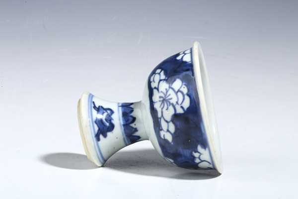 古玩陶瓷清康熙·青花留白冰梅紋高足杯拍賣,當前價格5200元