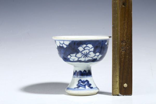 古玩陶瓷清康熙·青花留白冰梅紋高足杯拍賣,當前價格5200元