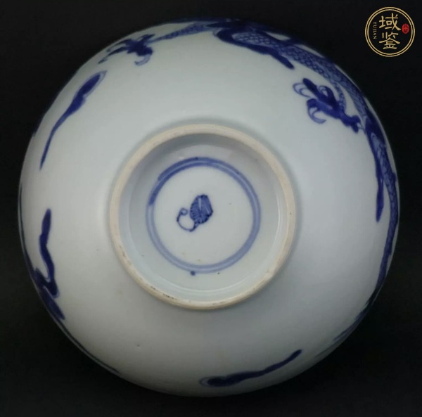 古玩陶瓷青花過(guò)墻龍紋碗真品鑒賞圖