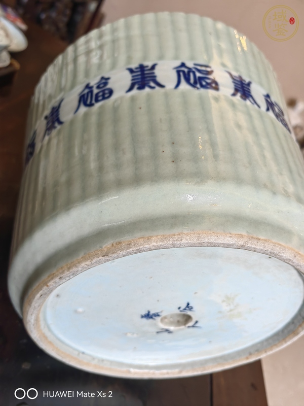 古玩陶瓷豆青釉青花花盆真品鑒賞圖