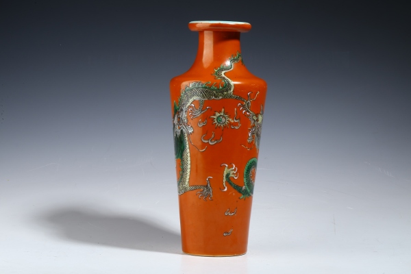 陶瓷民国·松石绿地矾红五彩双龙戏珠纹卷口棒槌瓶拍卖，当前价格1890元