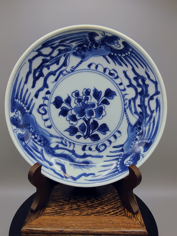 古玩陶瓷康熙翠毛藍(lán)(細(xì)路精品)?青花鳳穿牡丹圖賞盤(pán)拍賣(mài),當(dāng)前價(jià)格5000元