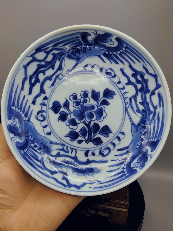 古玩陶瓷康熙翠毛藍(lán)(細(xì)路精品)?青花鳳穿牡丹圖賞盤(pán)拍賣(mài),當(dāng)前價(jià)格5000元