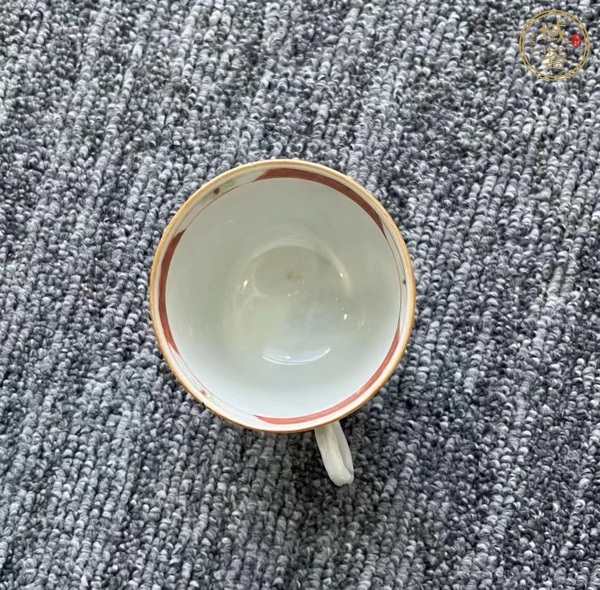 古玩陶瓷乾隆粉彩花卉紋把杯真品鑒賞圖