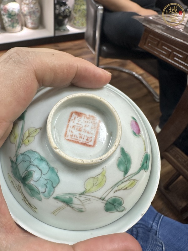 古玩陶瓷花卉紋粉彩杯真品鑒賞圖