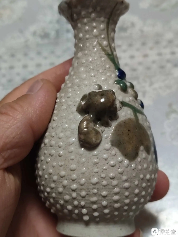 古玩陶瓷晚清珍珠釉松鼠葡萄紋玉壺春瓶拍賣,當(dāng)前價(jià)格420元